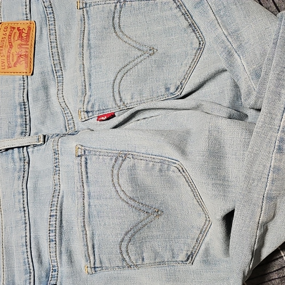 Levi's Classic Straight Jeans Size 4 Blue Light Wash Denim EUC Worn 2X Women's - Picture 4 of 4